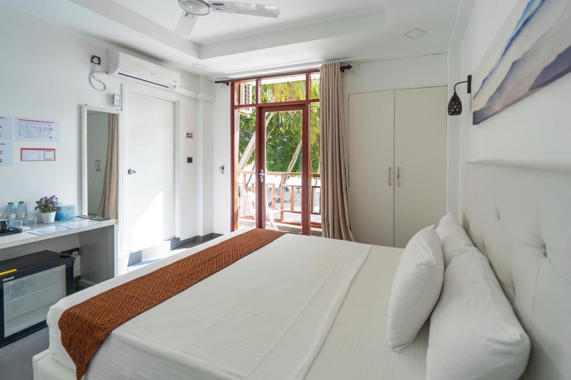 Silver Oasis Maldives Hotel ฮูรา ภายนอก รูปภาพ