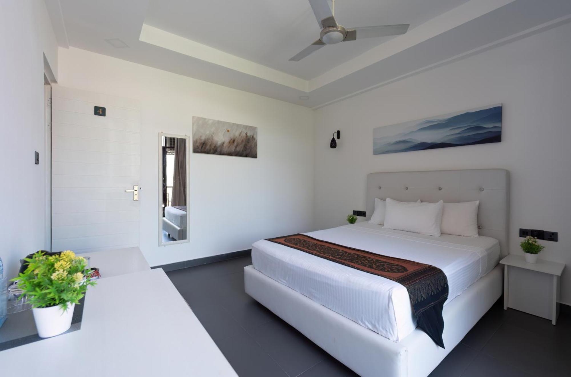 Silver Oasis Maldives Hotel ฮูรา ภายนอก รูปภาพ