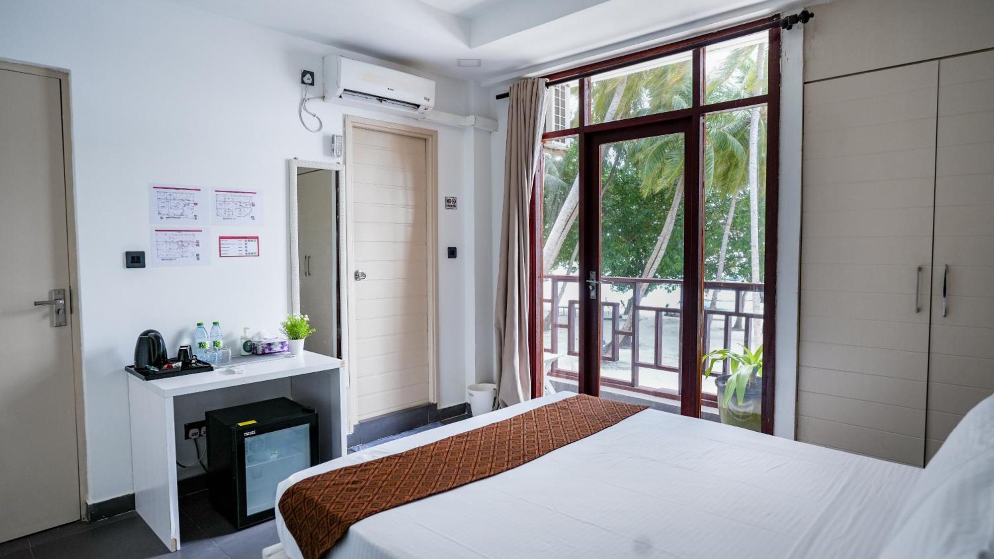 Silver Oasis Maldives Hotel ฮูรา ภายนอก รูปภาพ