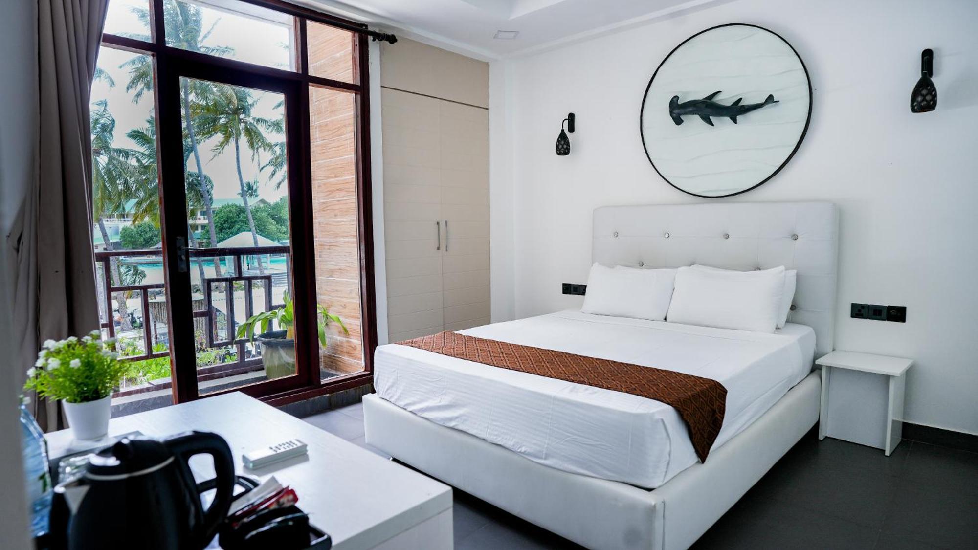 Silver Oasis Maldives Hotel ฮูรา ภายนอก รูปภาพ