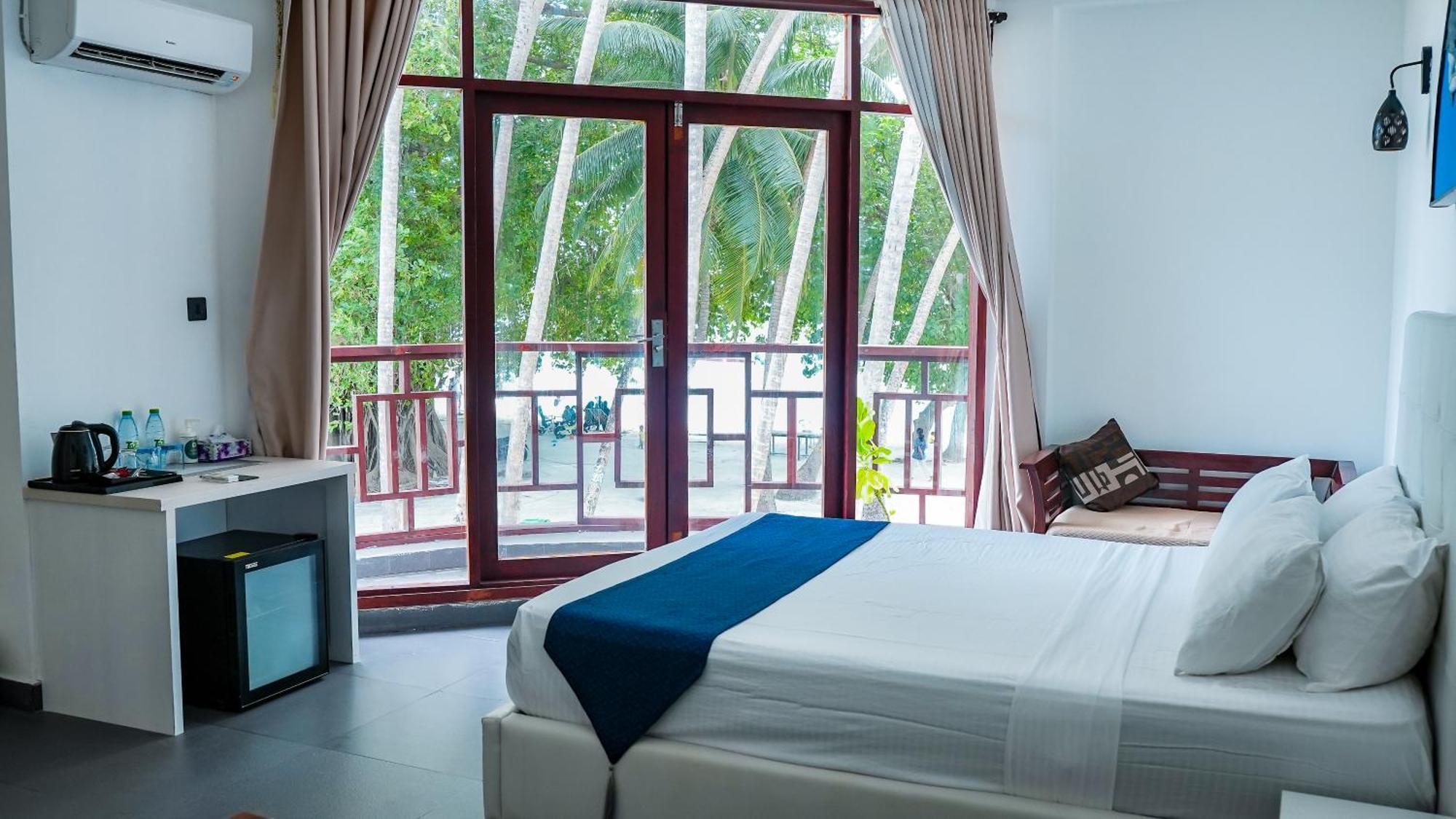 Silver Oasis Maldives Hotel ฮูรา ภายนอก รูปภาพ