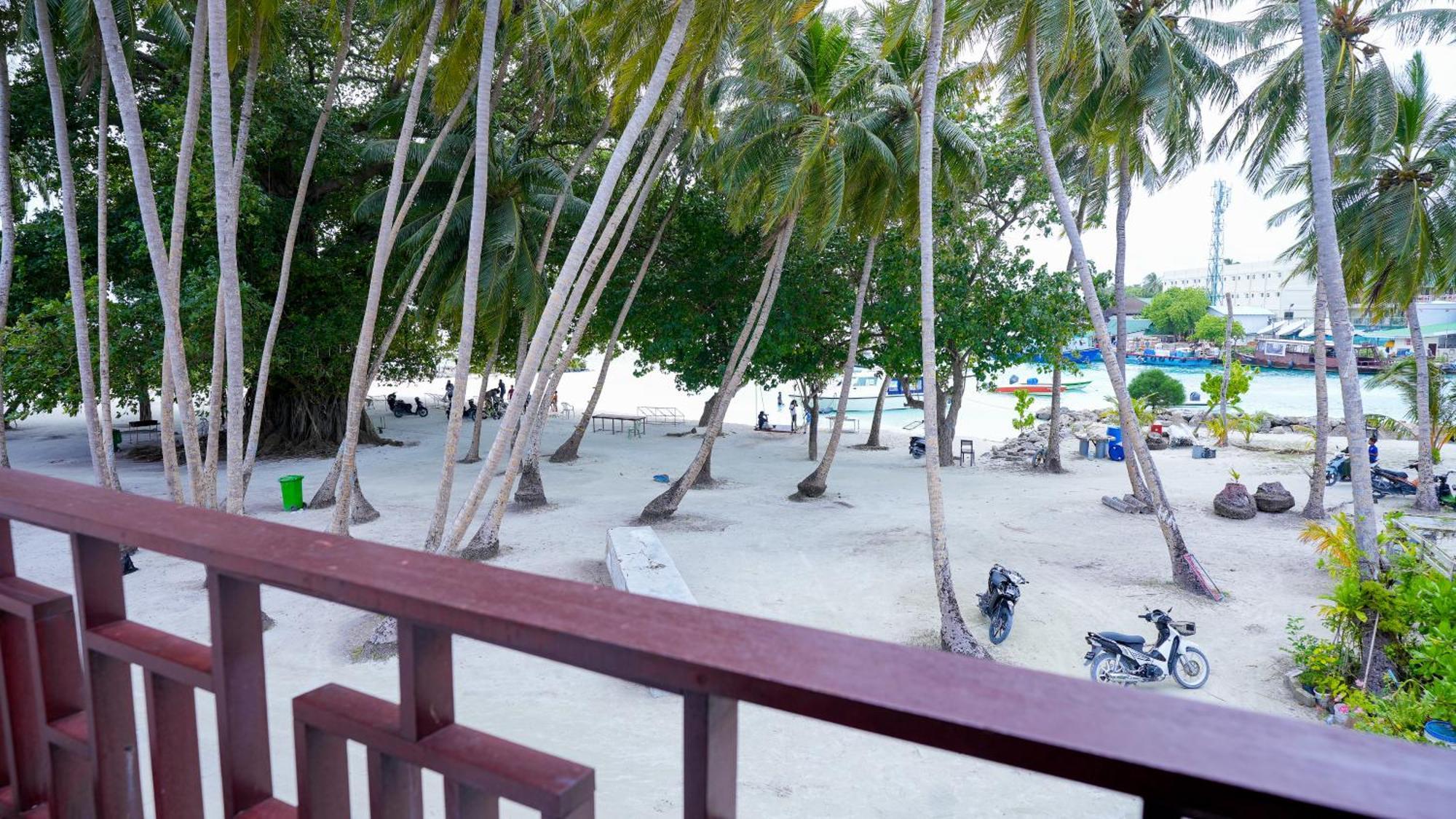 Silver Oasis Maldives Hotel ฮูรา ภายนอก รูปภาพ